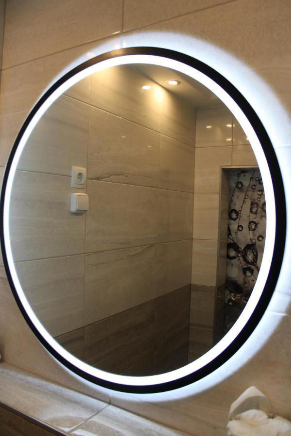 Izzy Apartament Appartement Miskolc Buitenkant foto