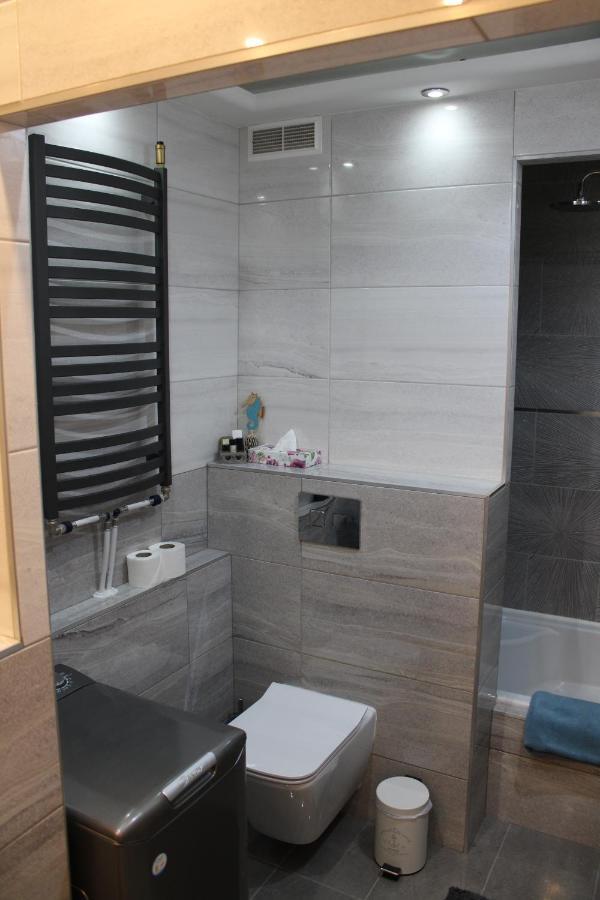 Izzy Apartament Appartement Miskolc Buitenkant foto